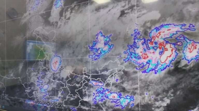 Dry Weather Forecast in Kashmir with Mid-Week Thunderstorms Prediction