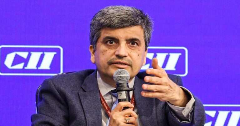 "US Tariffs Could Decrease India's GDP by Half a Point, Warns Finance Secretary"